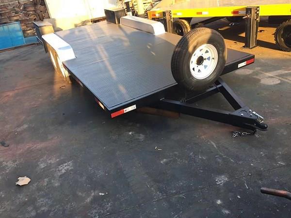 下雨天平板拖车厂家介绍如何避免打滑