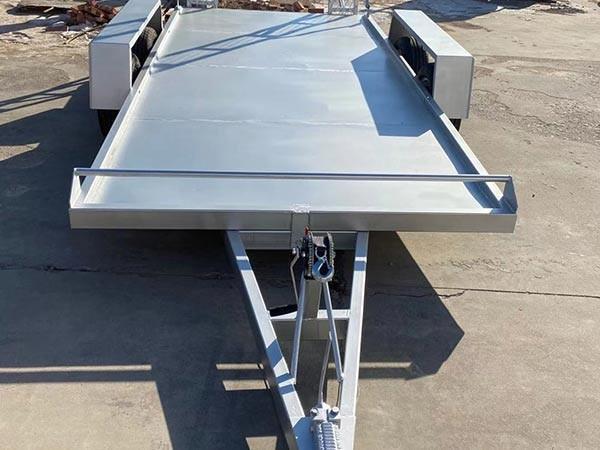 怎样选择合适的平板拖车厂家